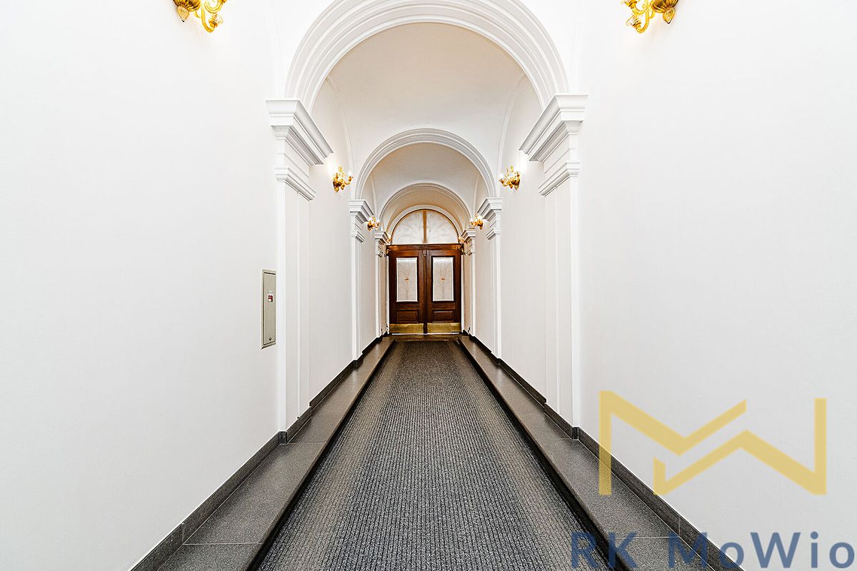 Pronájem garážového stání 20 m² – fotografie 3