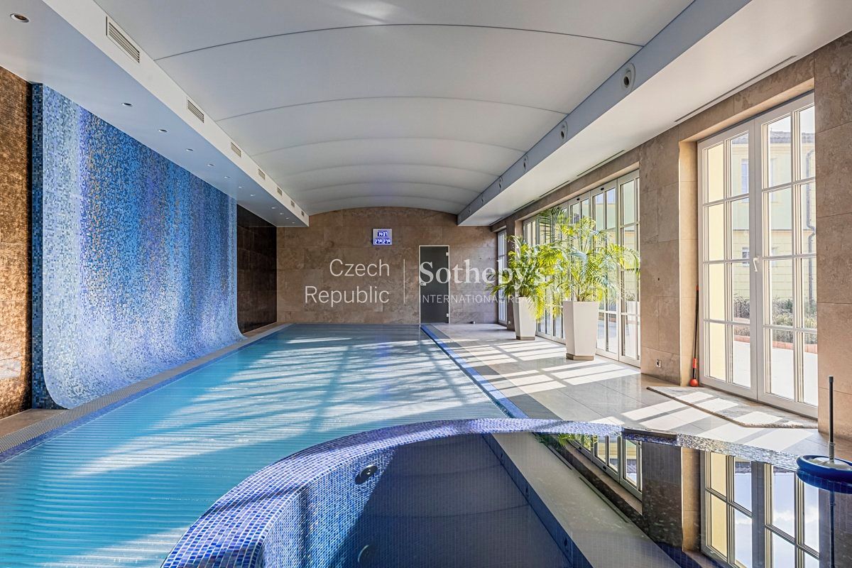 Prodej vily 1088 m², pozemek 4906 m² – fotografie 3