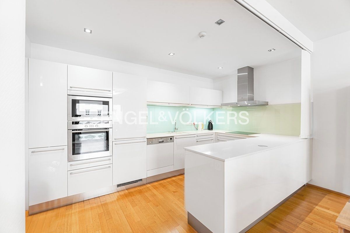 Pronájem bytu 4+kk 130 m² – fotografie 2