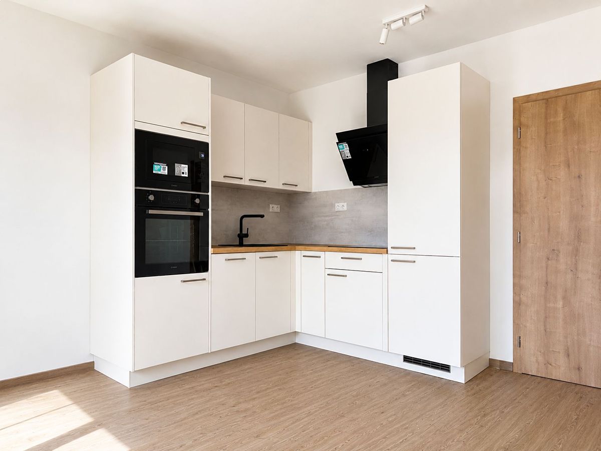 Pronájem bytu 2+kk 39 m² – fotografie 3