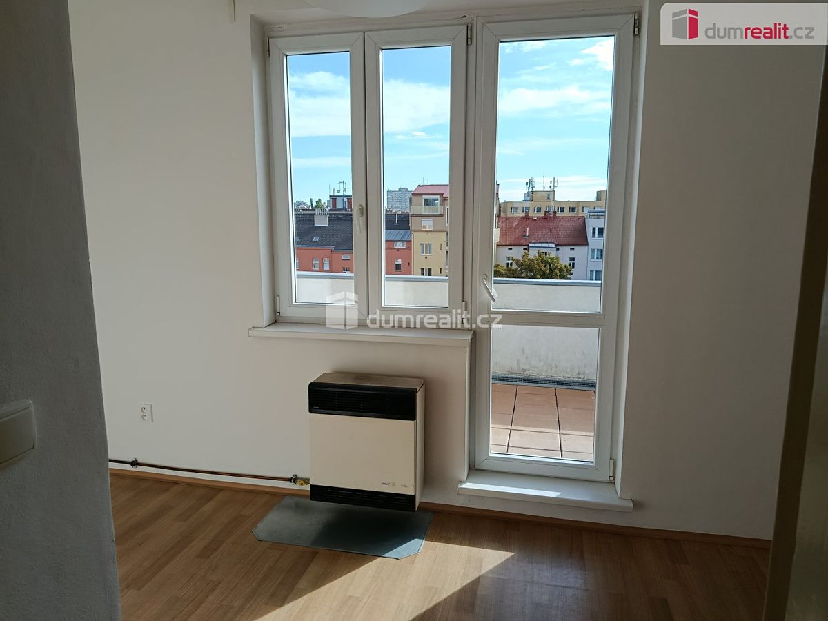 Pronájem bytu 2+kk 39 m² – fotografie 3
