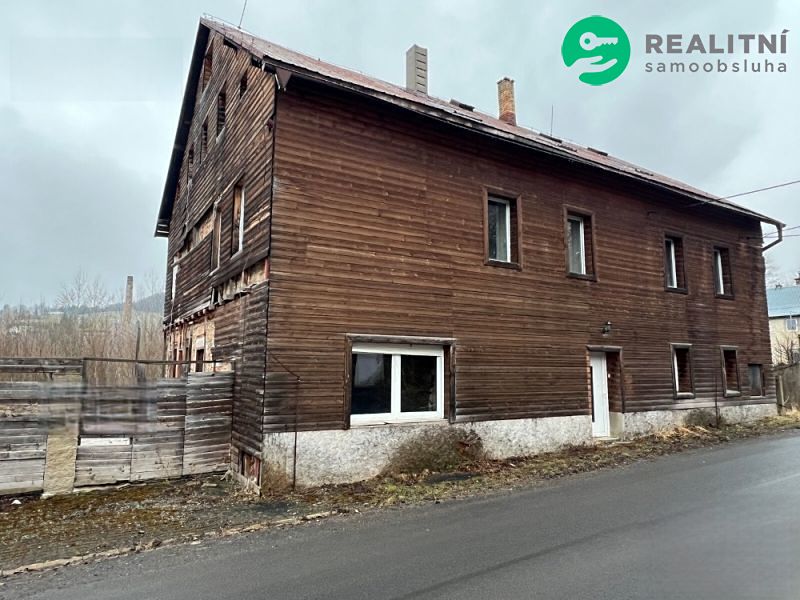 Prodej rodinného domu 700 m², pozemek 1262 m² – fotografie 2