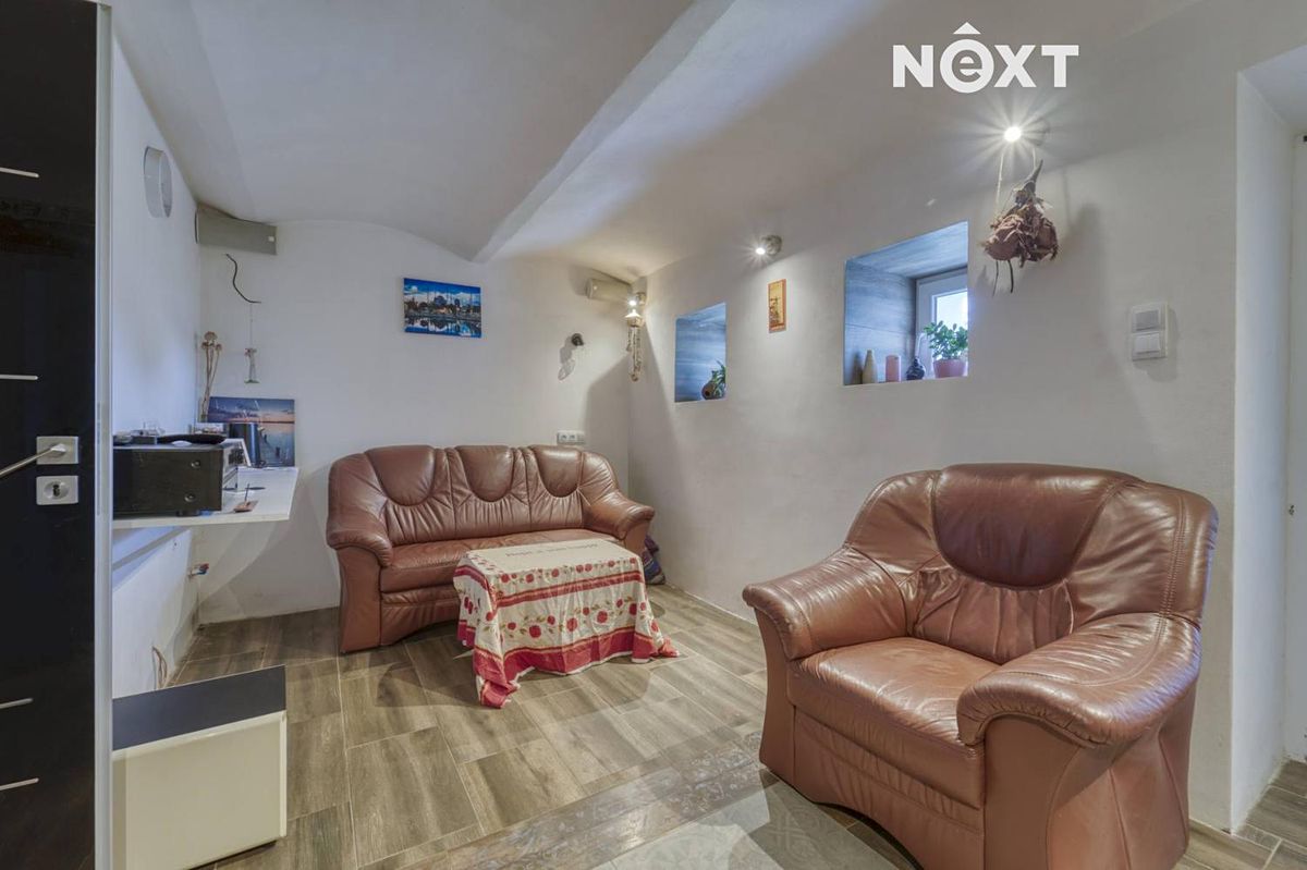 Prodej rodinného domu 225 m², pozemek 1000 m² – fotografie 4