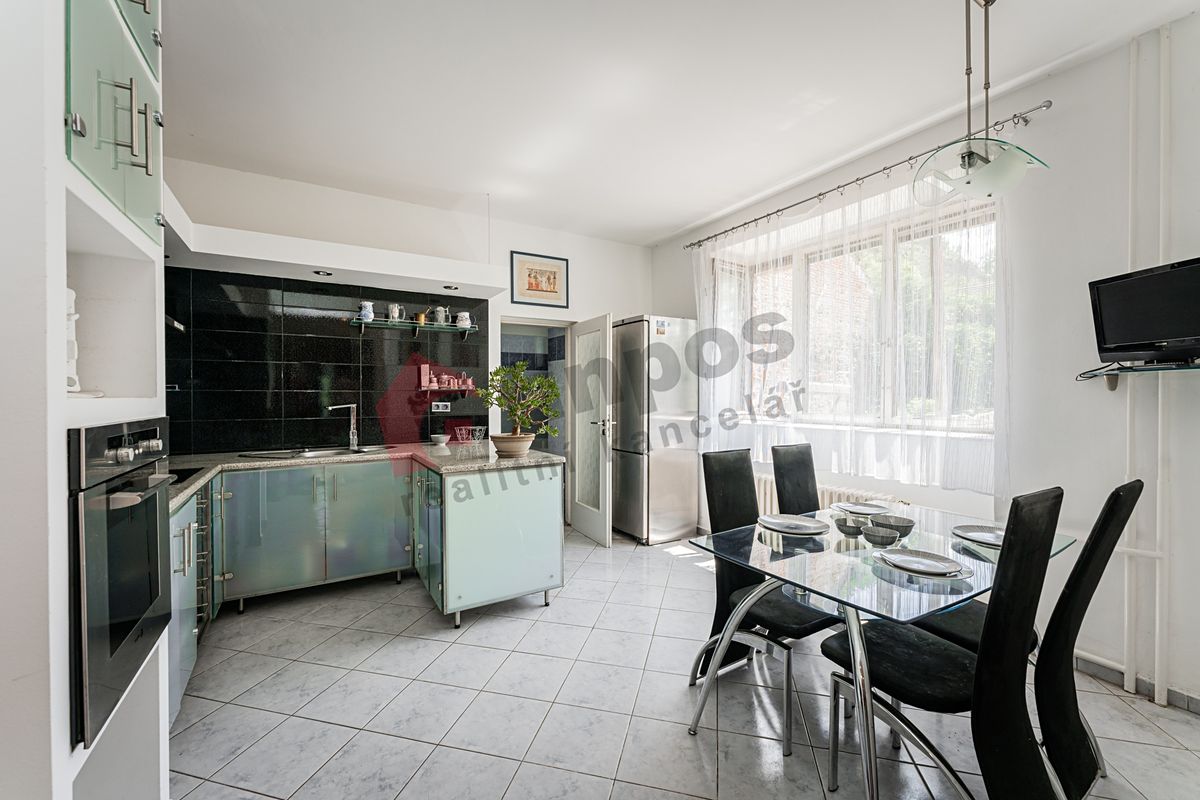 Prodej rodinného domu 415 m², pozemek 576 m² – fotografie 5