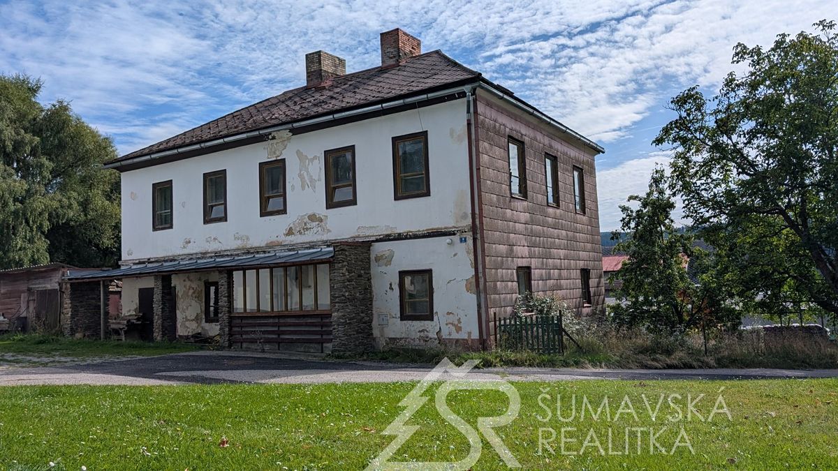Prodej rodinného domu 300 m², pozemek 539 m² – fotografie 3