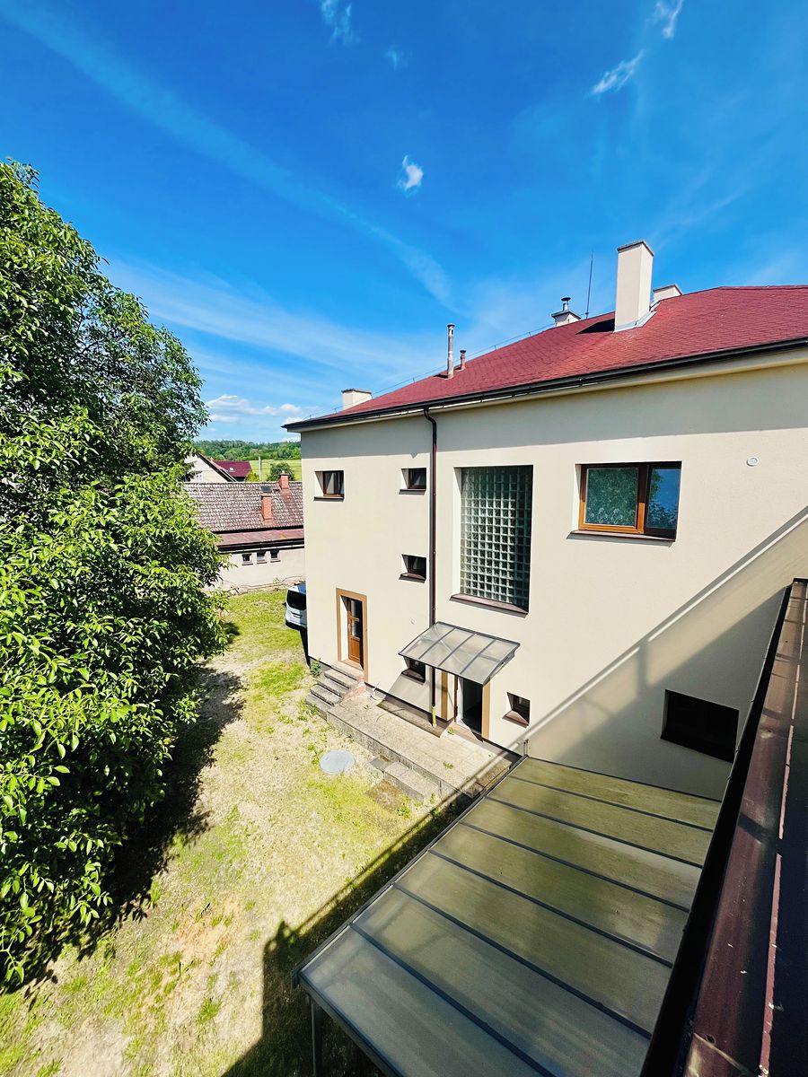 Prodej rodinného domu 382 m², pozemek 1909 m² – fotografie 2