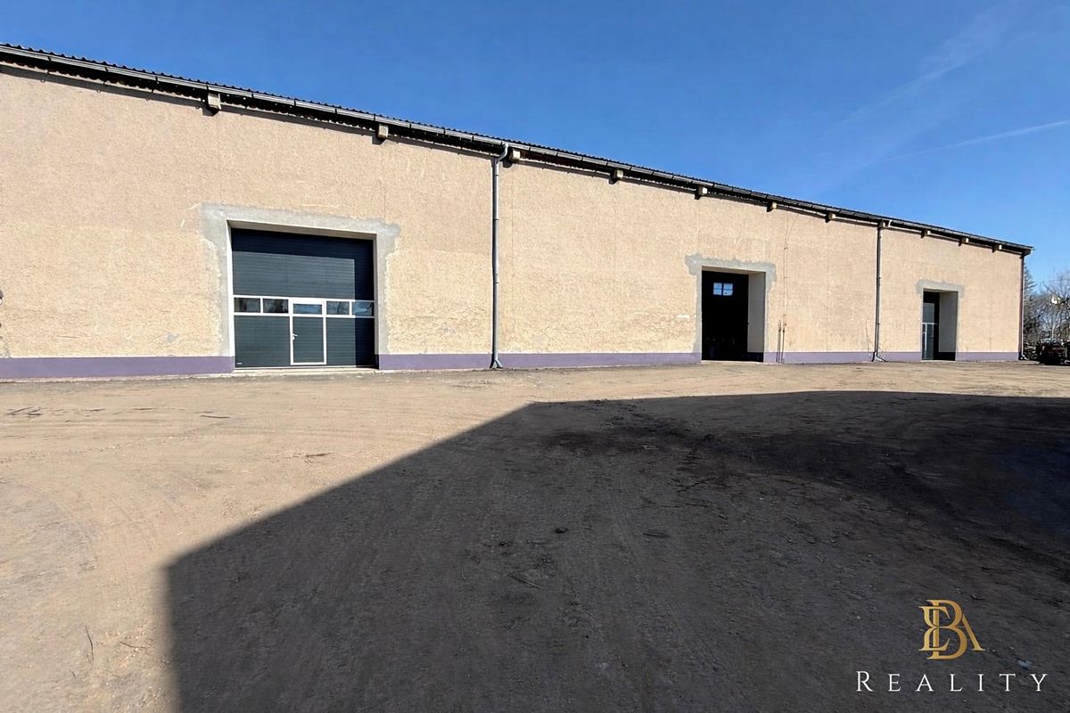 Pronájem výrobní haly, prostoru 890 m²
