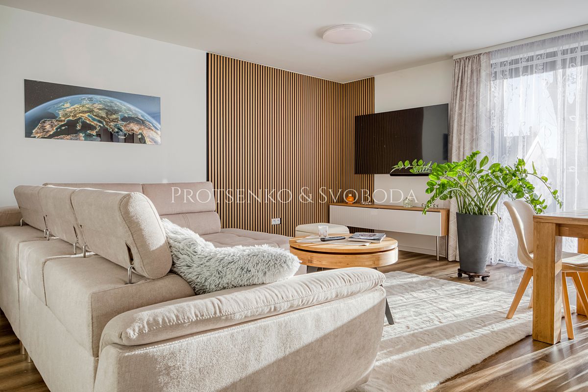 Prodej rodinného domu 215 m², pozemek 320 m² – fotografie 2