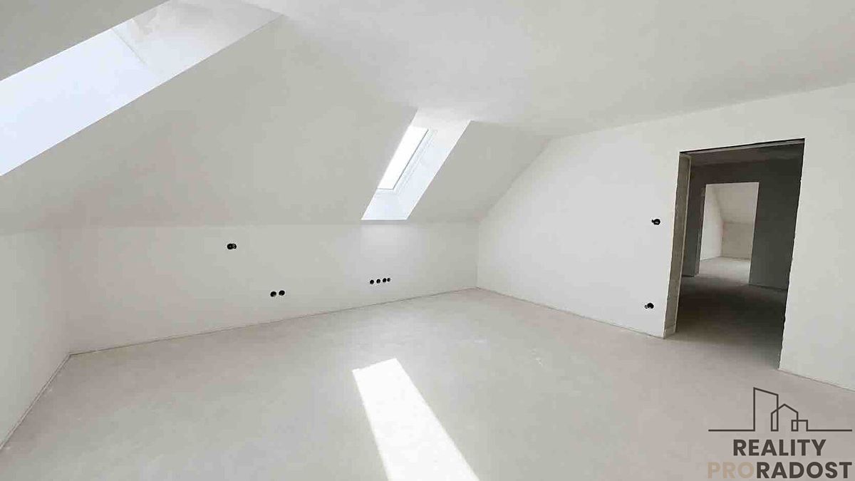 Prodej rodinného domu 194 m², pozemek 1250 m² – fotografie 5