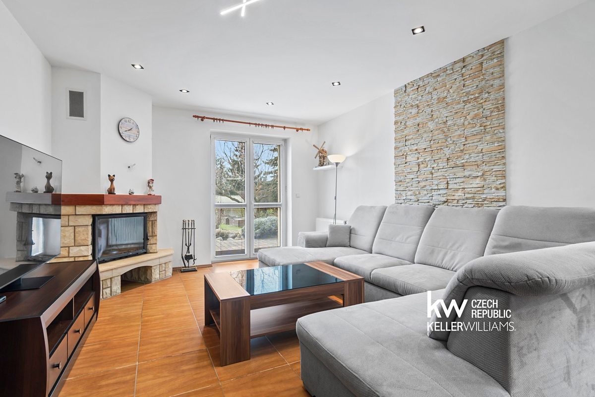 Pronájem rodinného domu 281 m², pozemek 1010 m² – fotografie 4