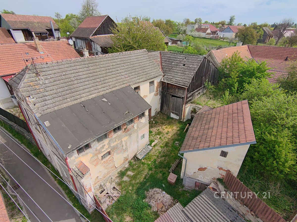 Prodej rodinného domu 180 m², pozemek 381 m² – fotografie 2