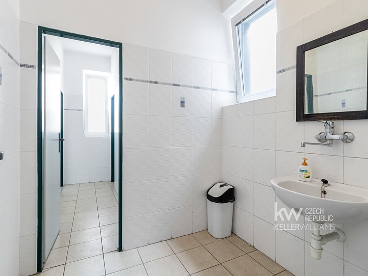 Комерційне приміщення в оренду, 1 700 м² (49 з 69)