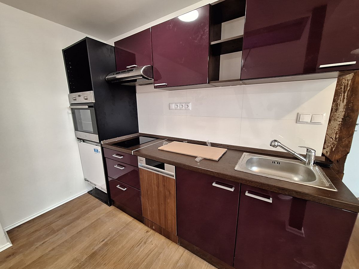 Pronájem bytu 2+kk 33 m² – fotografie 3