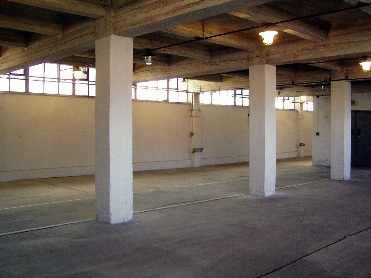 Pronájem skladového prostoru 890 m² – fotografie 2