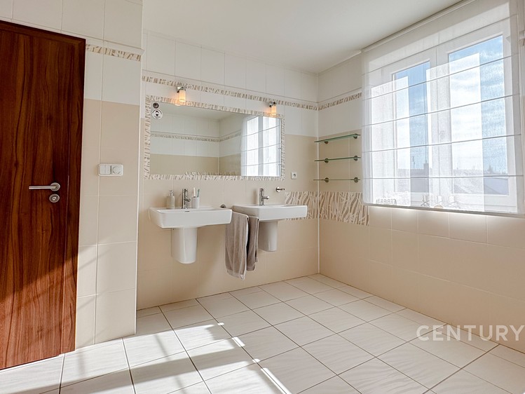 Будинок на продаж, 216 м² (8 з 18)