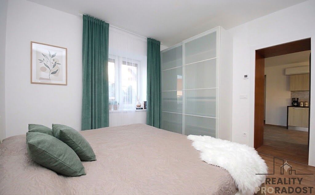 Pronájem bytu 2+kk 50 m² – fotografie 3
