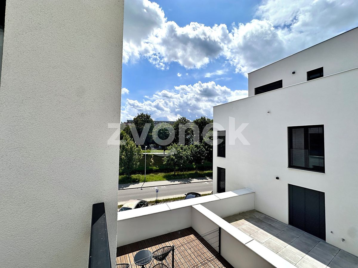 Pronájem bytu 1+kk 33 m² – fotografie 2