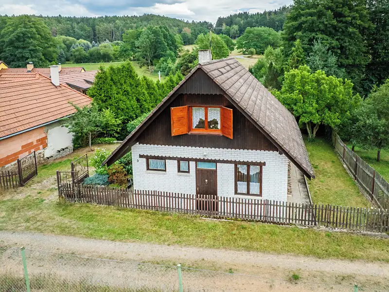 Prodej rodinného domu 90 m², pozemek 759 m², Klučenice – náhled fotky 1