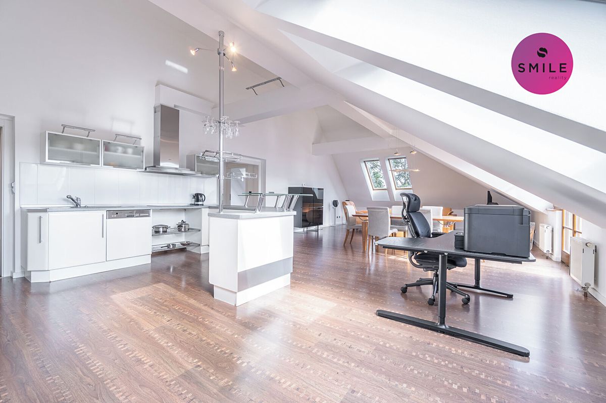 Pronájem bytu 4+kk 211 m²