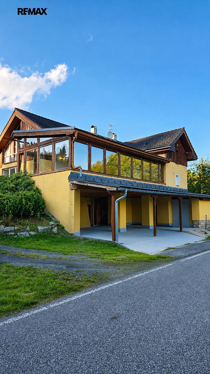 Prodej rodinného domu 368 m², pozemek 1900 m²