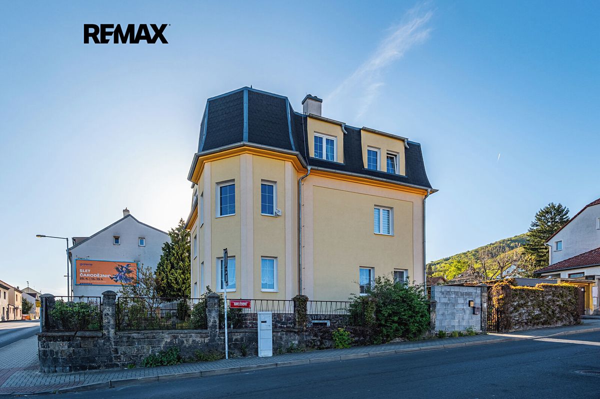 Prodej rodinného domu 260 m², pozemek 180 m² – fotografie 2