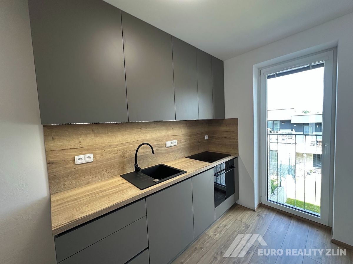 Pronájem bytu 1+kk 29 m² – fotografie 3