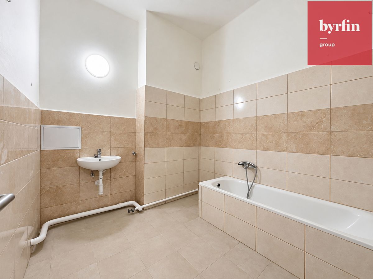 Pronájem bytu 2+1 65 m² – fotografie 4