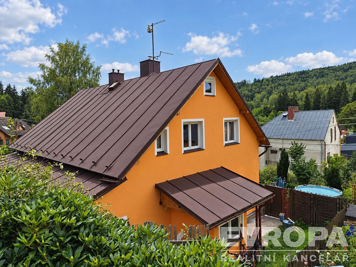 Prodej rodinného domu 240 m², pozemek 383 m² – fotografie 3
