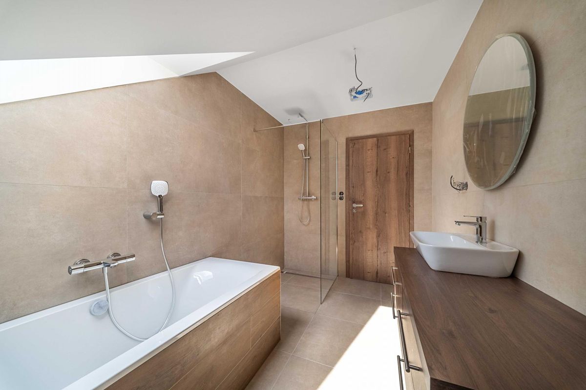 Prodej rodinného domu 141 m², pozemek 435 m² – fotografie 2