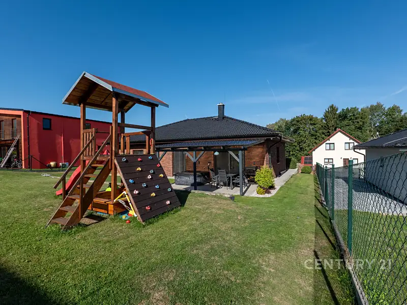 Prodej rodinného domu 112 m², pozemek 877 m², Litohlavy – náhled fotky 3