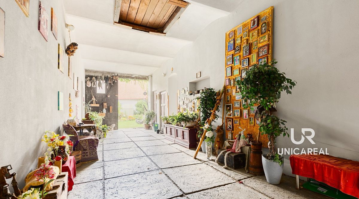 Prodej rodinného domu 330 m², pozemek 1643 m²