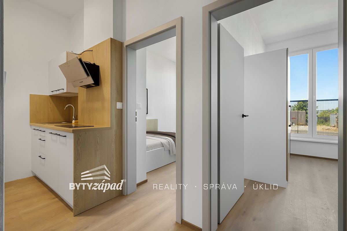 Pronájem bytu 2+kk 33 m² – fotografie 2