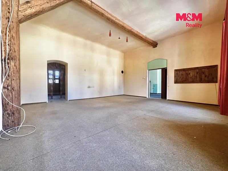 Prodej rodinného domu 757 m², pozemek 643 m², Kadaň – náhled fotky 2