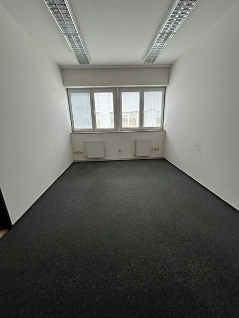 Pronájem kanceláře 32 m² – fotografie 2
