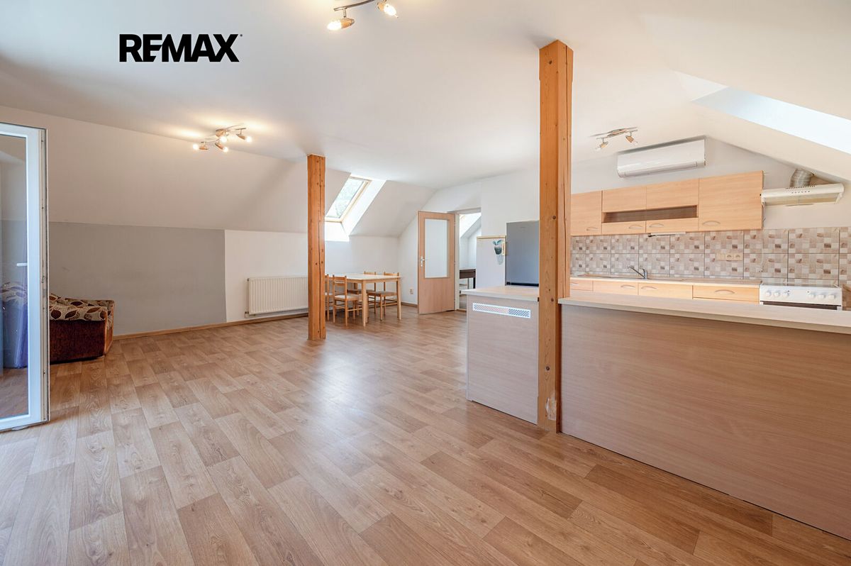 Prodej vícegeneračního domu 230 m², pozemek 941 m² – fotografie 3