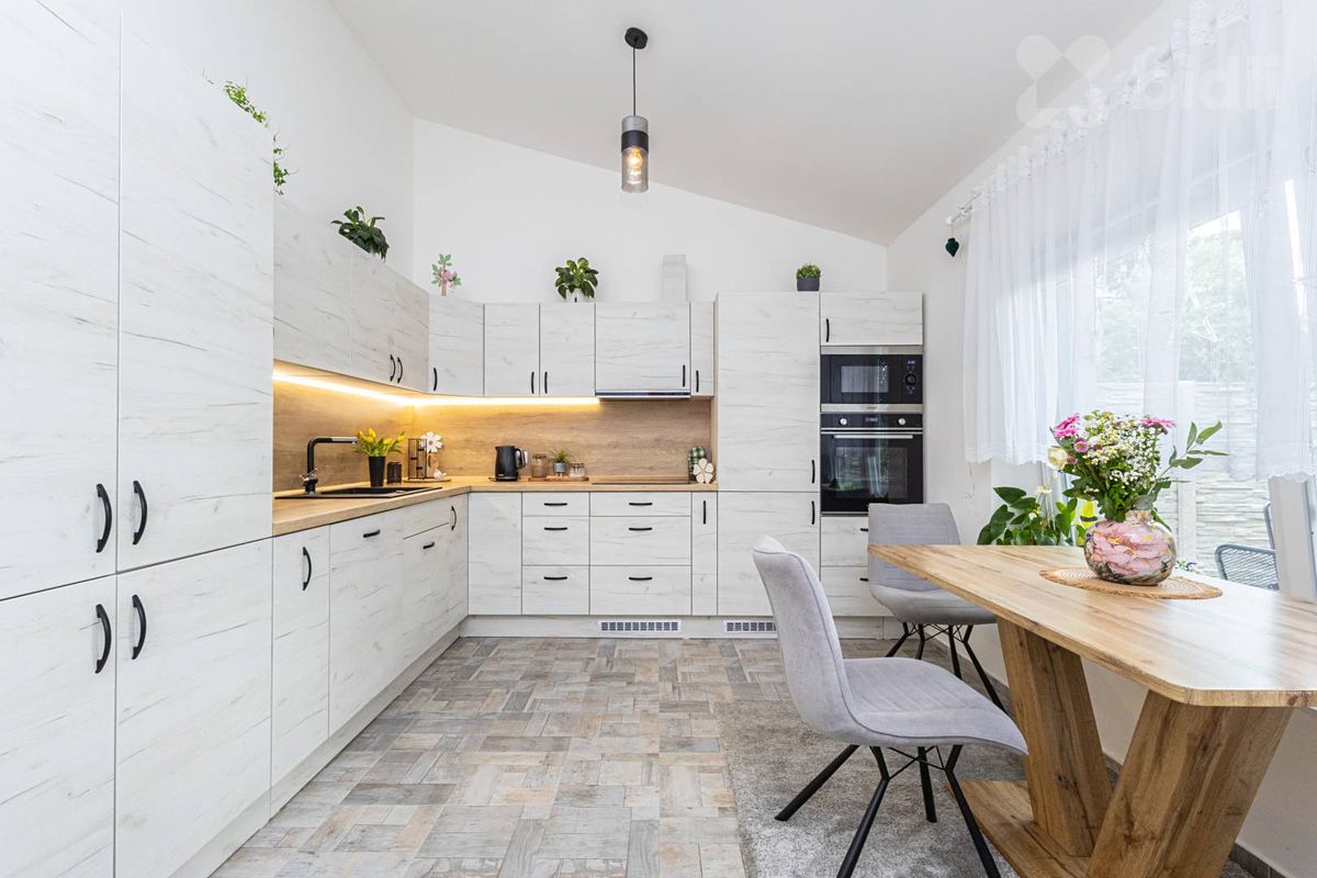 Prodej rodinného domu 90 m², pozemek 680 m² – fotografie 4