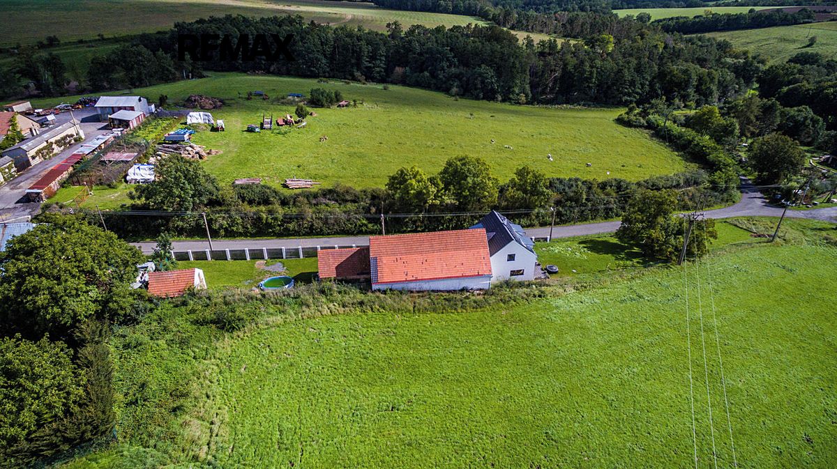 Prodej rodinného domu 250 m², pozemek 1469 m² – fotografie 2