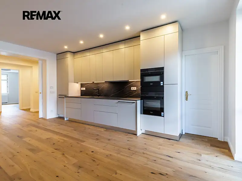 Pronájem bytu 4+kk 130 m², Praha – náhled fotky 1