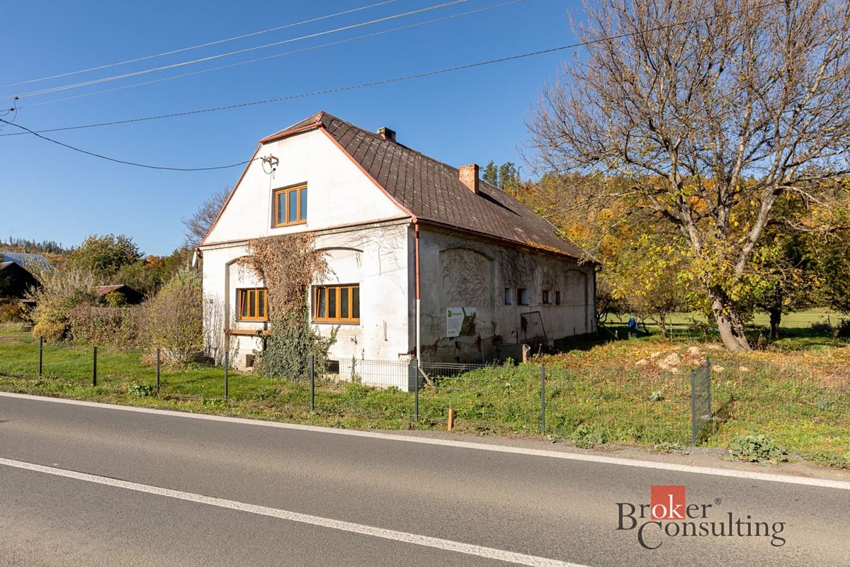 Prodej rodinného domu 260 m², pozemek 3000 m² – fotografie 2