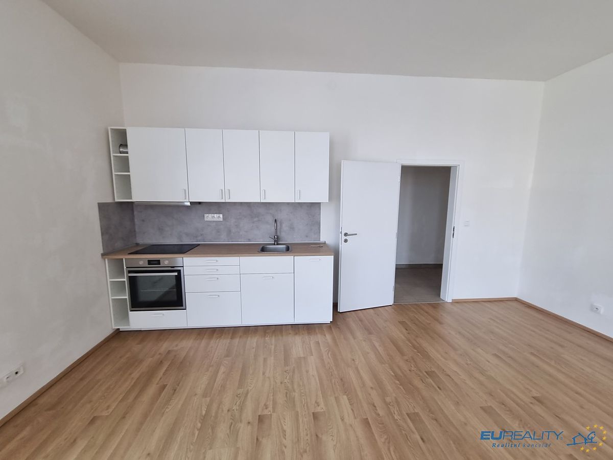 Pronájem bytu 2+kk 61 m² – fotografie 4