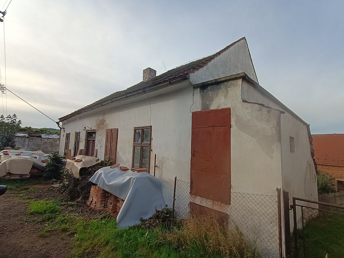 Prodej rodinného domu 190 m², pozemek 892 m² – fotografie 2