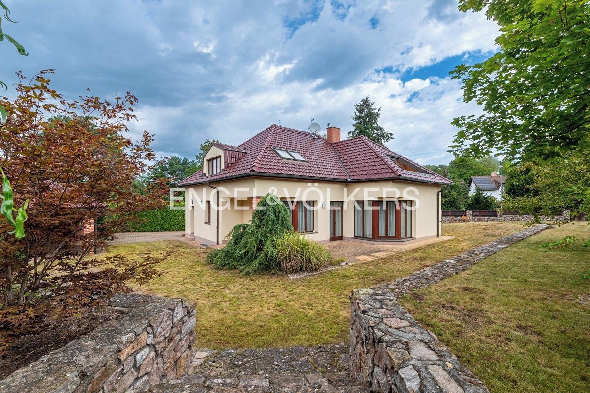 Pronájem rodinného domu 288 m², pozemek 1164 m²