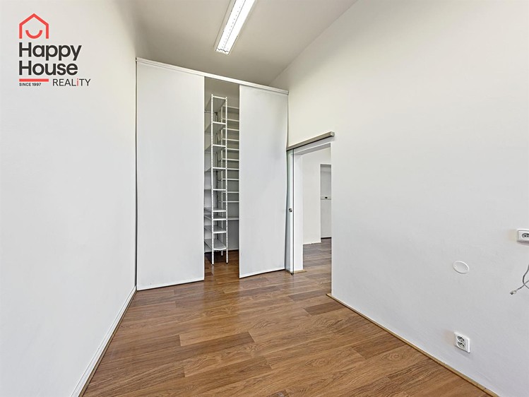 Pronájem komerčního prostoru, 47 m² (5 z 17)
