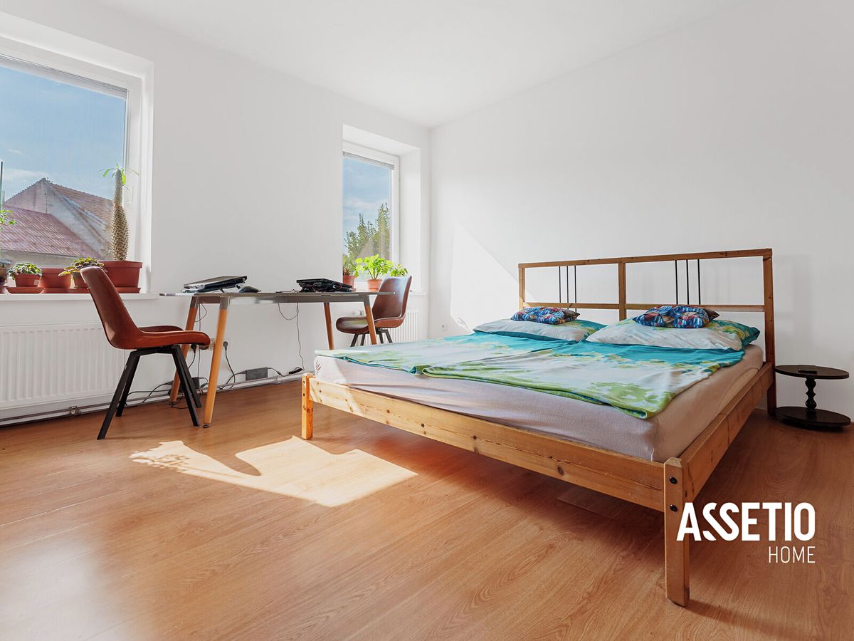 Prodej rodinného domu 239 m², pozemek 452 m² – fotografie 3