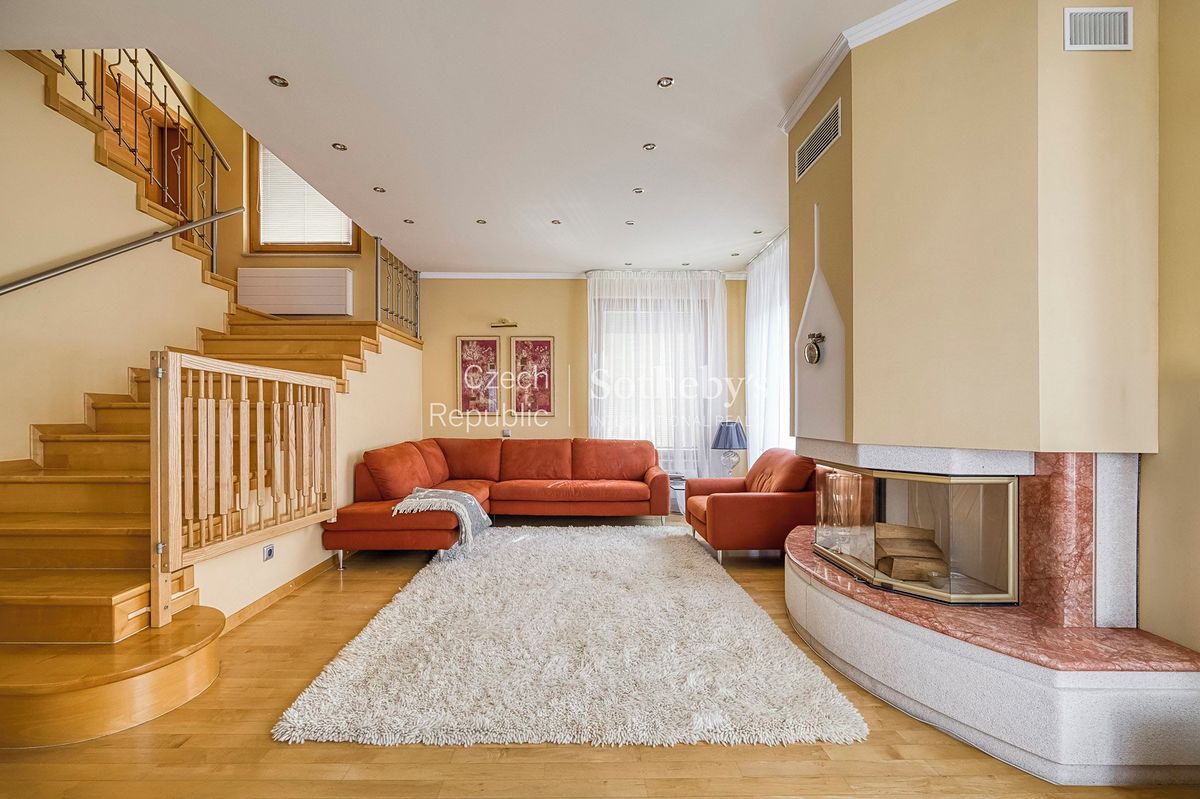 Prodej vily 645 m², pozemek 760 m² – fotografie 4