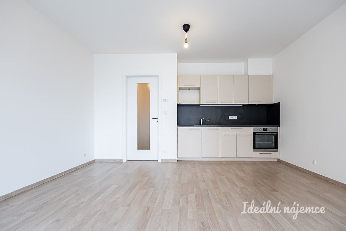 Pronájem bytu 1+kk 35 m²
