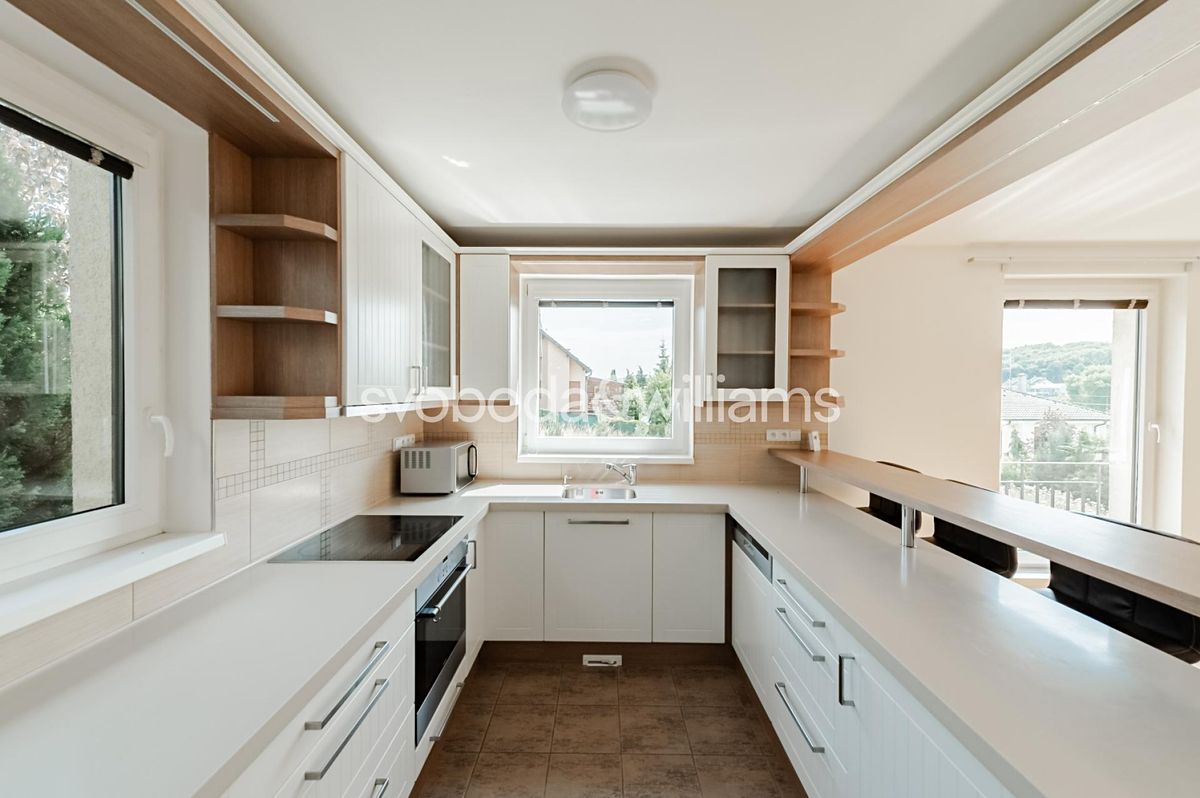 Pronájem rodinného domu 289 m², pozemek 869 m² – fotografie 5