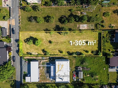 Prodej  stavebního pozemku 1 305 m²