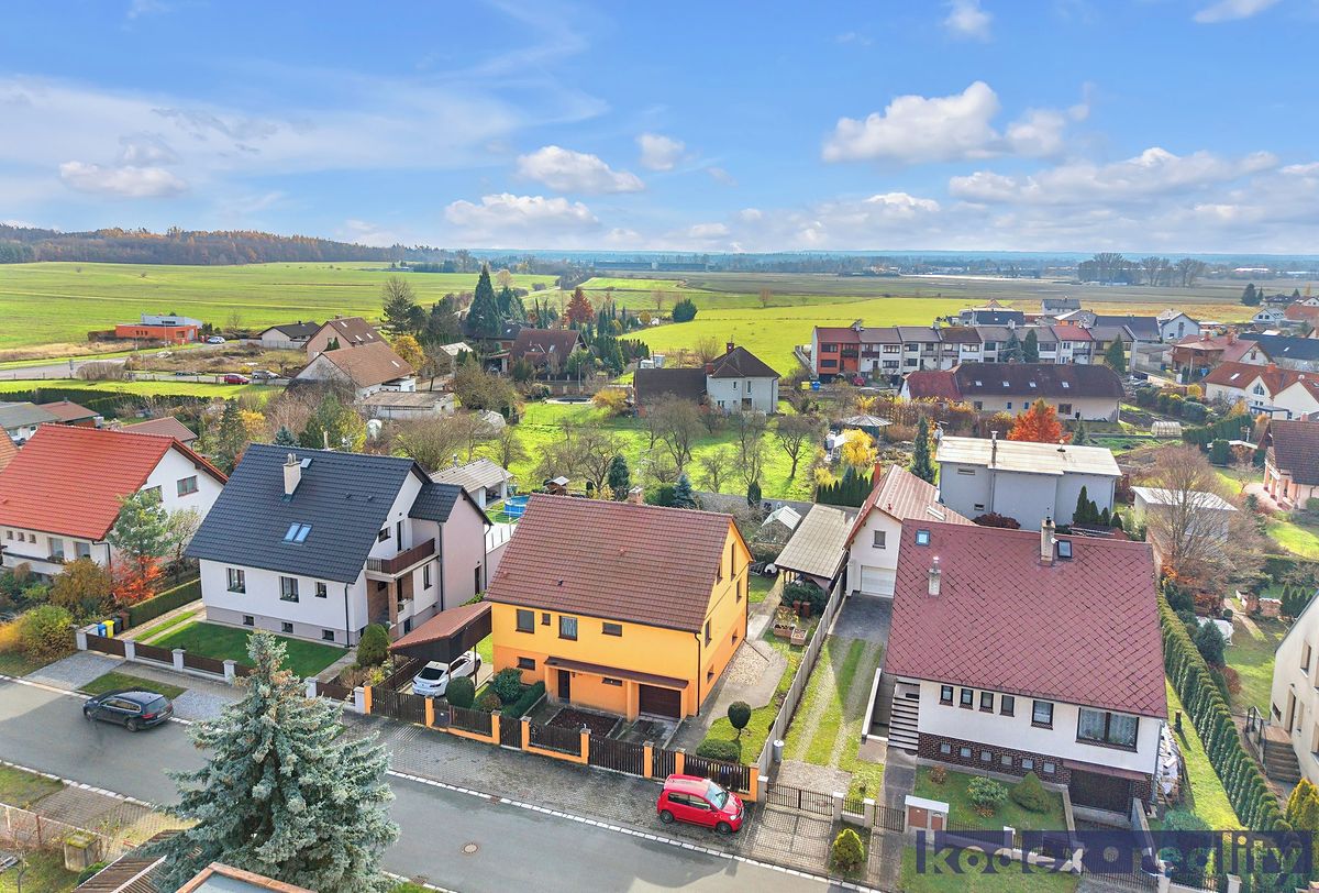 Prodej rodinného domu 300 m², pozemek 816 m² – fotografie 3