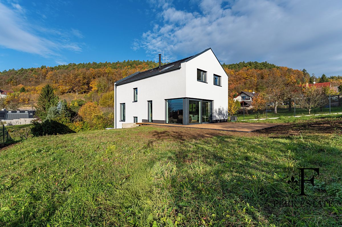 Prodej rodinného domu 213 m², pozemek 705 m²
